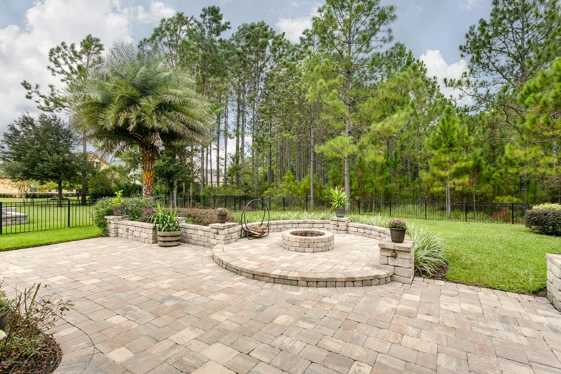 Photo of 2004 BRIDGEWOOD Drive