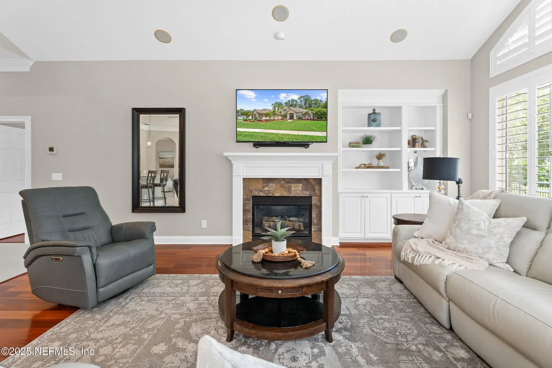 Photo of 389 SUMMERSET Drive