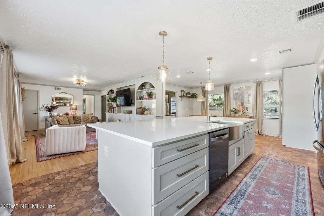 Photo of 1315 MAYFAIR Road