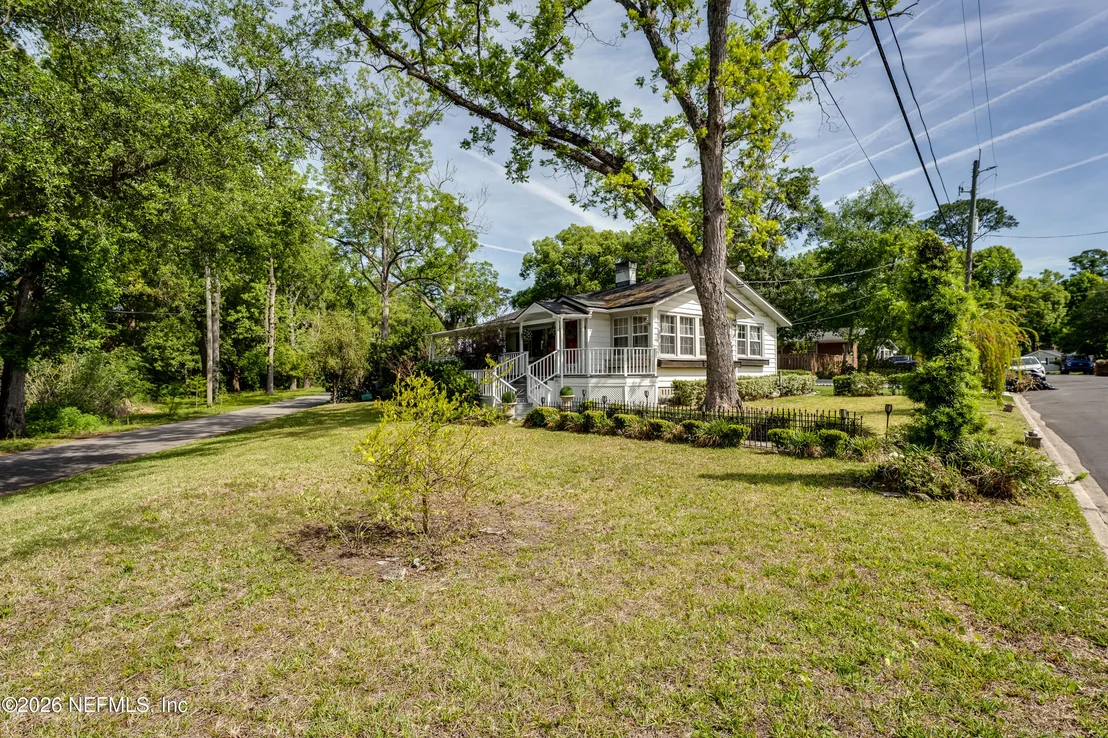 Photo of 1335 AZALEA Drive