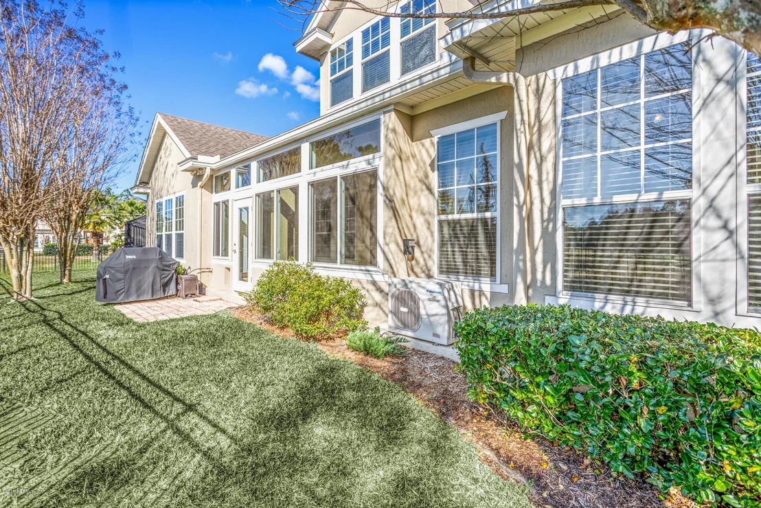 Photo of 821 EAGLE POINT Drive