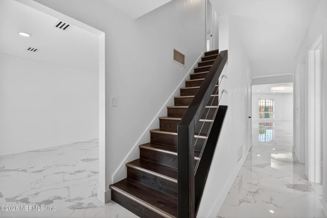 Photo of 1407 GRANDVIEW Drive