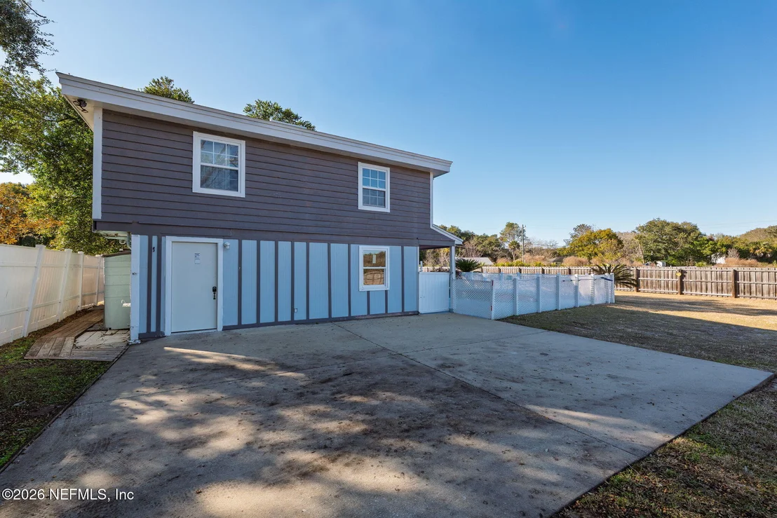 Photo of 1863 LIVE OAK Drive