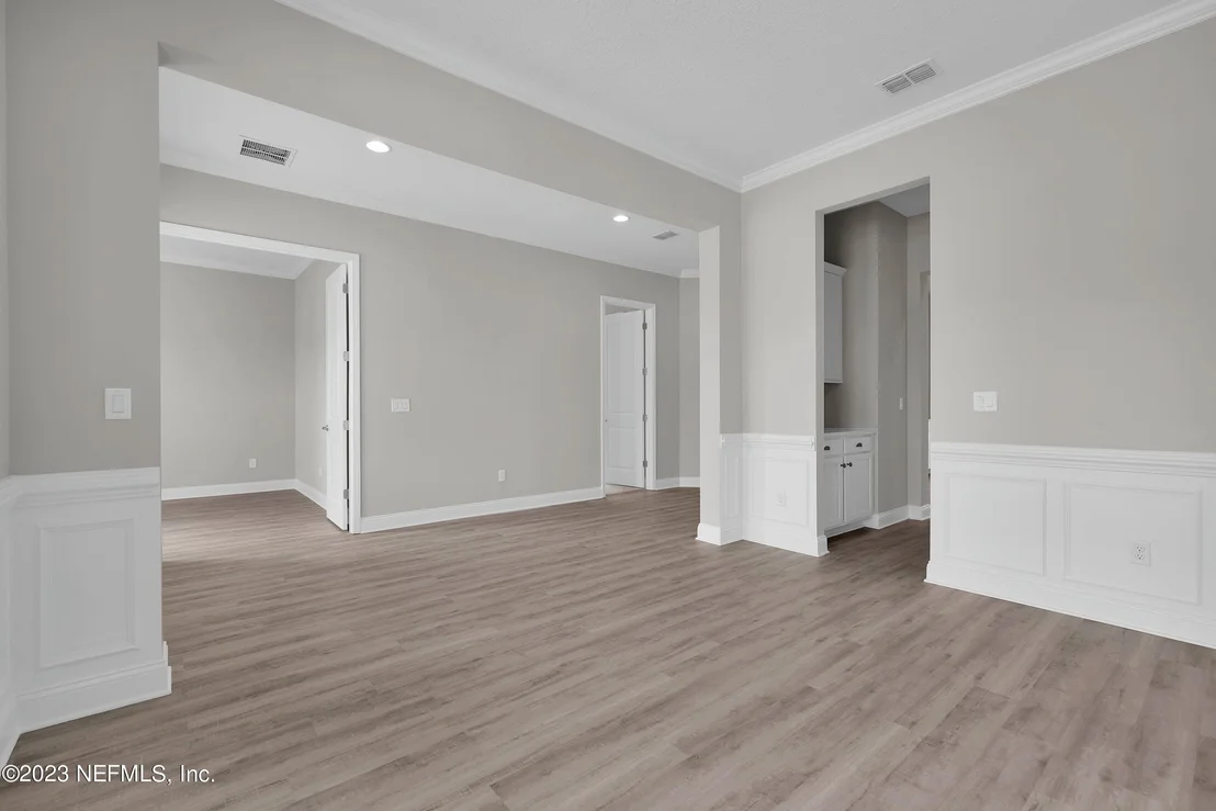 Photo of 162 LOMOND Court
