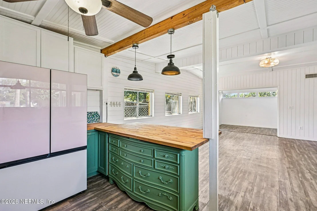 Photo of 1044 HALIFAX Road
