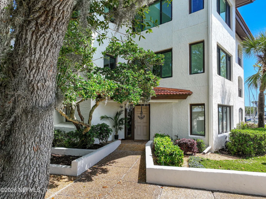 Photo of Unit 3101 at 3101 HARBOR Drive