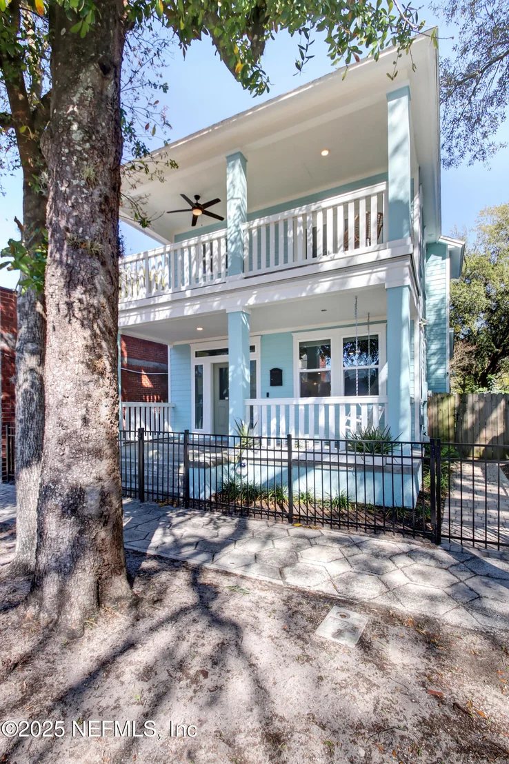 Photo of 1245 WALNUT Street
