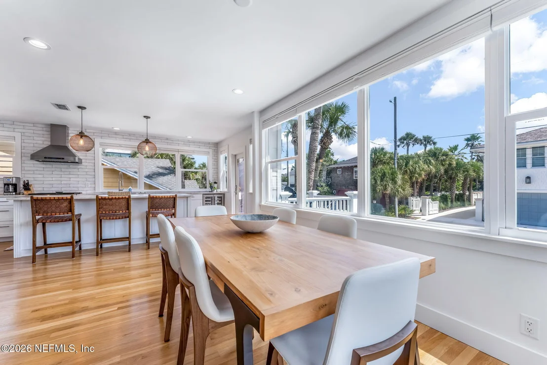 Photo of 1242 BEACH Avenue