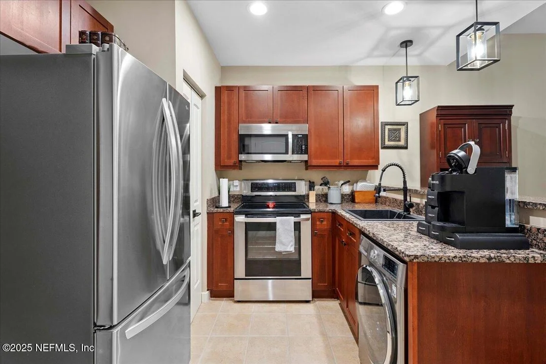 Photo of Unit 302 at 955 REGISTRY Boulevard