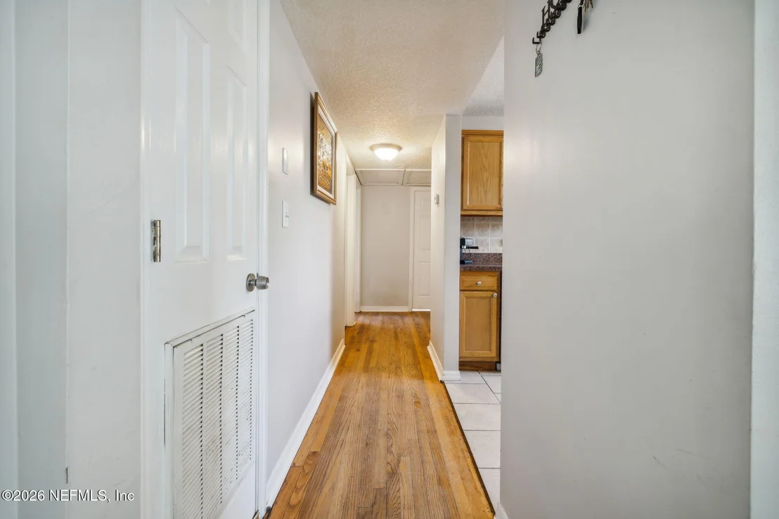 Photo of 7403 ROSLYN Road