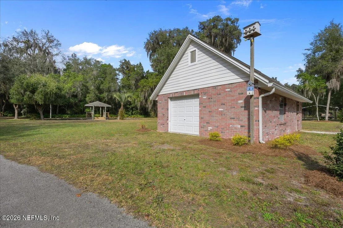 Photo of 533 W RIVER Road