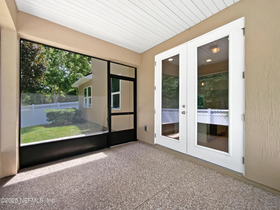 Photo of 1090 LAURISTON Drive