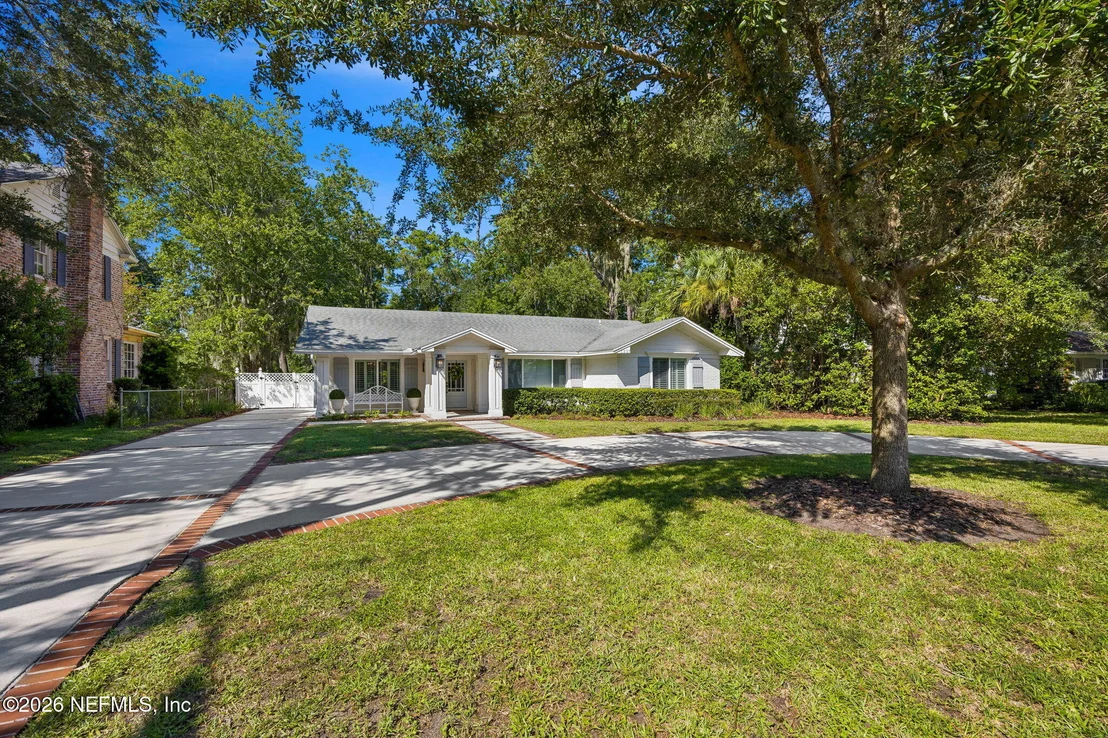 Photo of 1237 MAPLETON Road