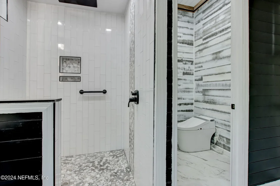 Photo of 574 W RIVER Road