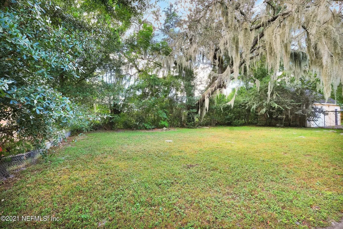 Photo of 390 WOODSIDE Drive
