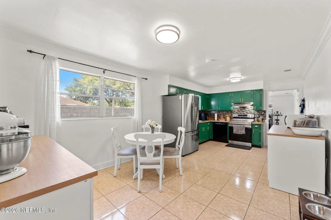Photo of 1661 BARTLETT Avenue