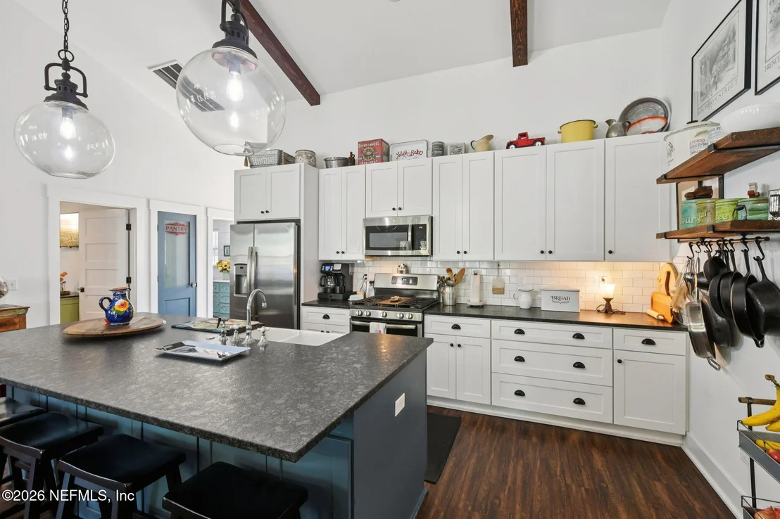 Photo of Unit 17 at 5577 HECKSCHER Drive