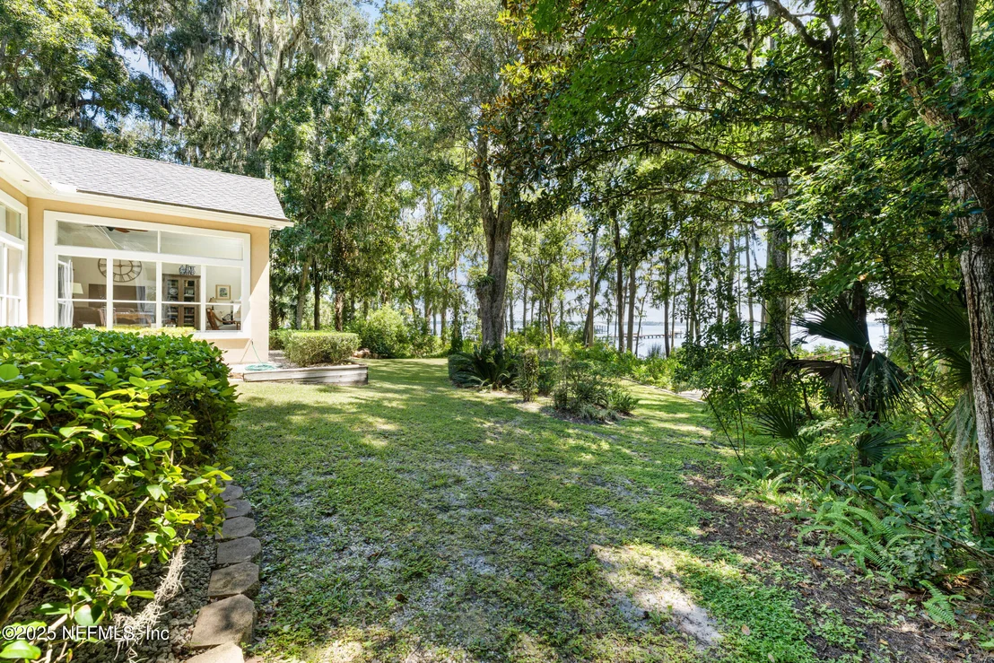 Photo of 686 FREDERIC Drive