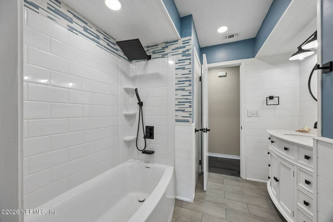 Photo of 1184 SURREY Glen