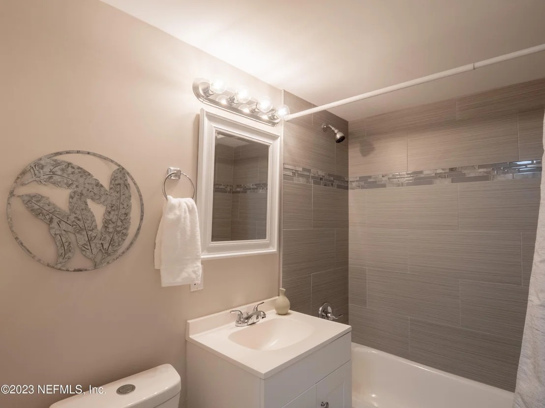 Photo of 8605 MATHONIA Avenue