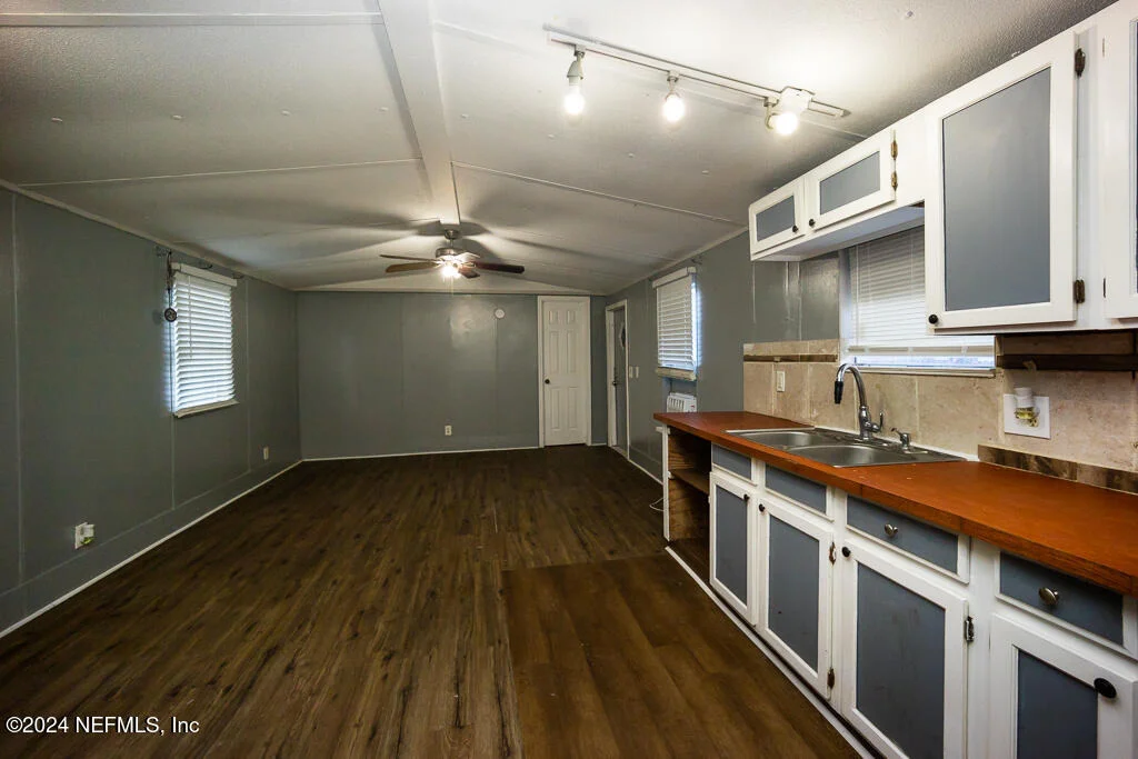 Photo of 9008 DANDY Avenue