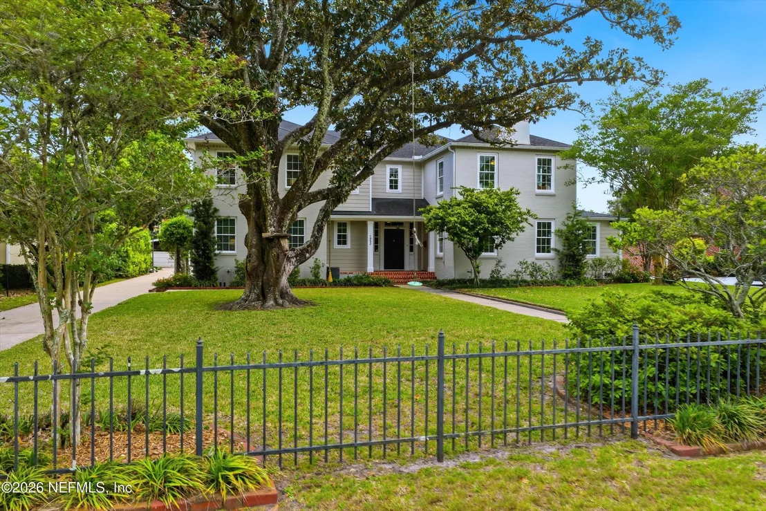Photo of 1052 HOLLY Lane