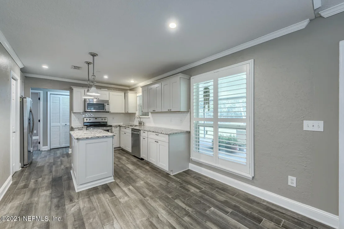 Photo of 370 CIRCLE Drive W