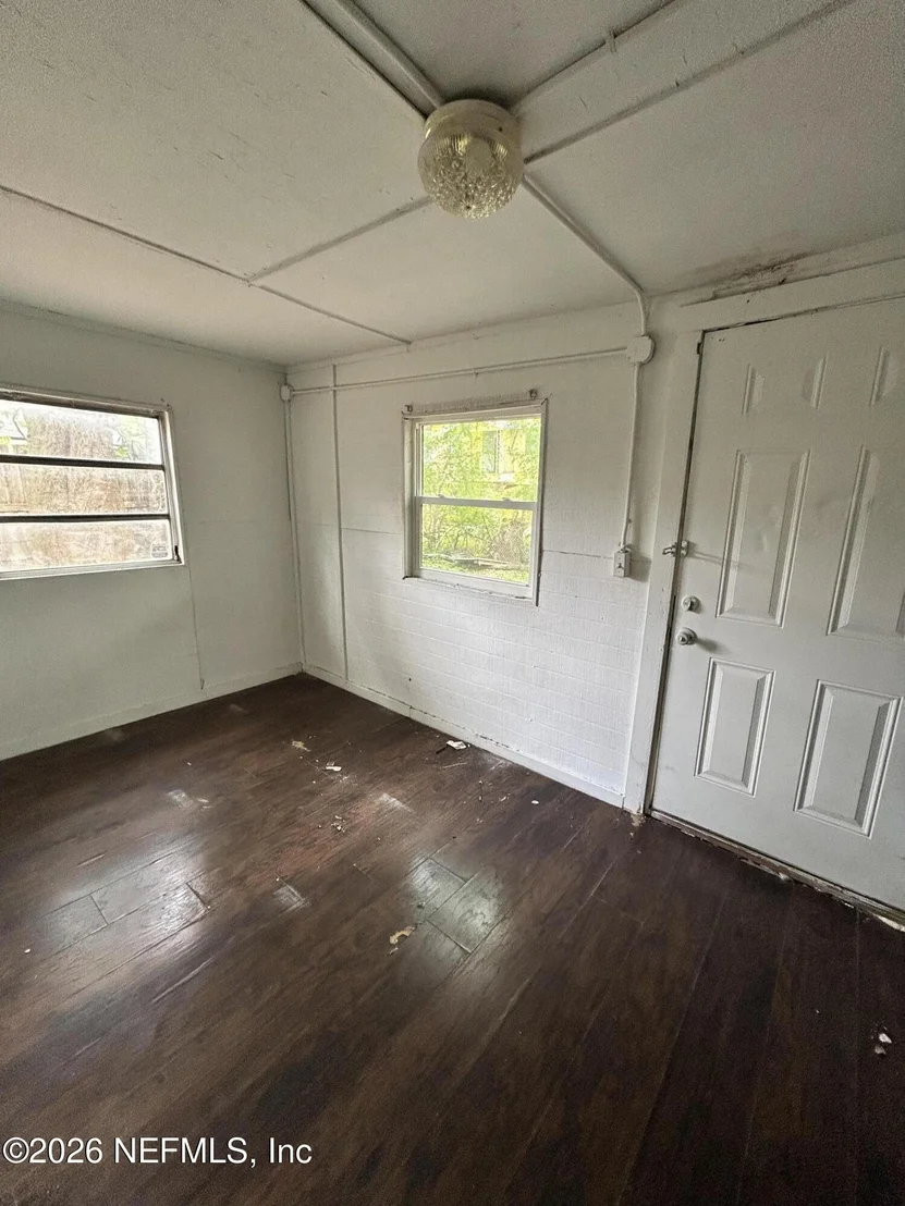 Photo of 3252 THOMAS Street
