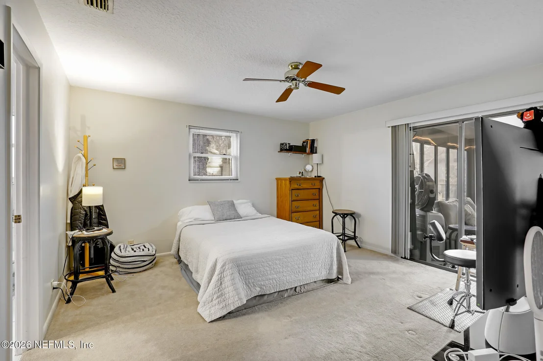 Photo of 531 LORING Avenue