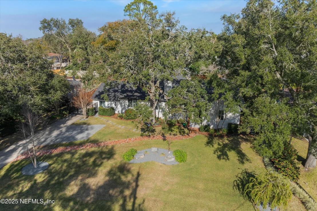 Photo of 2525 LAUREL Road