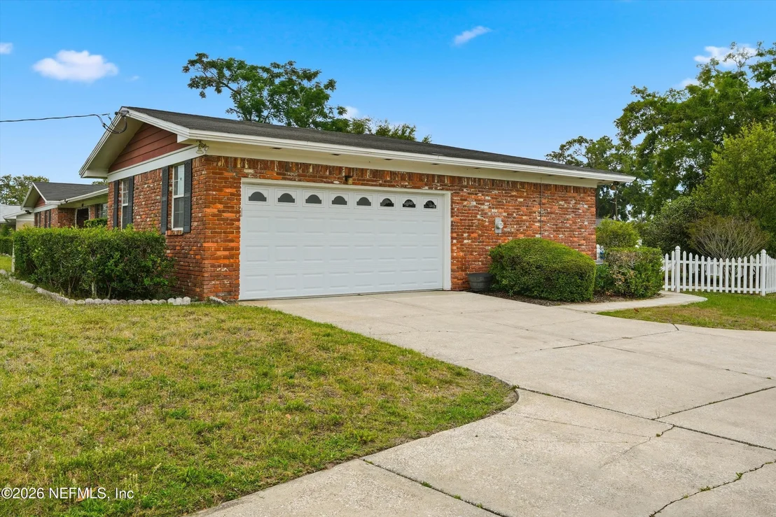 Photo of 1884 PARKCREST Drive