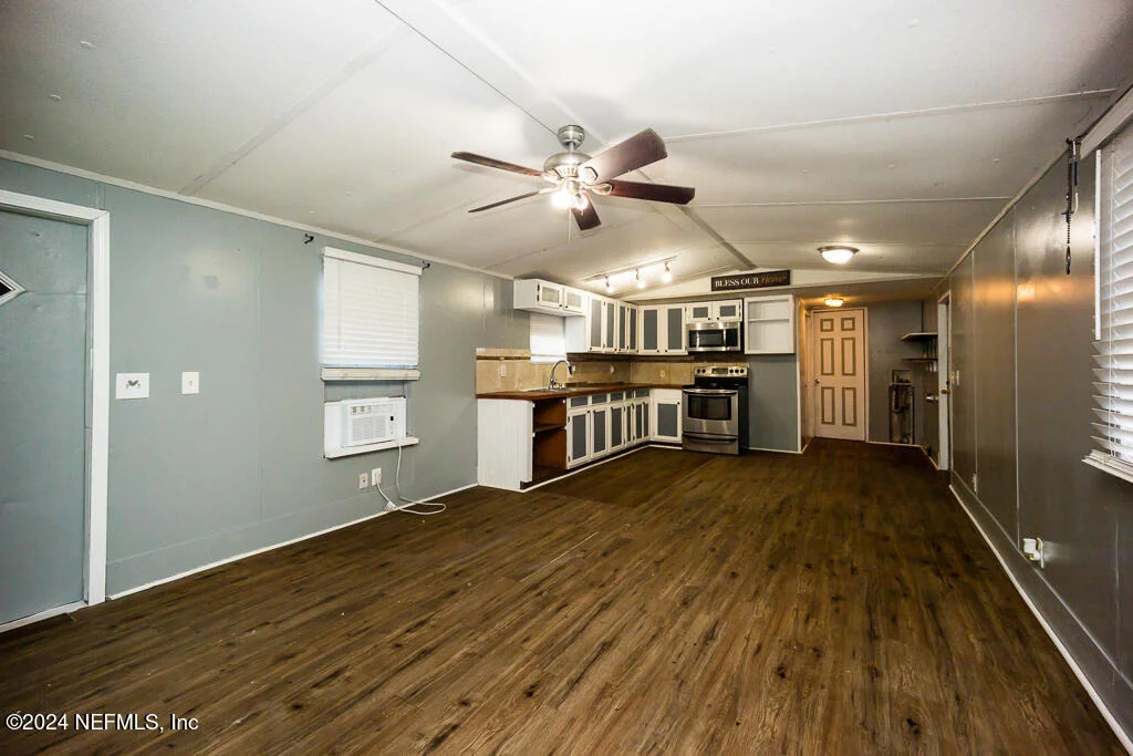 Photo of 9008 DANDY Avenue