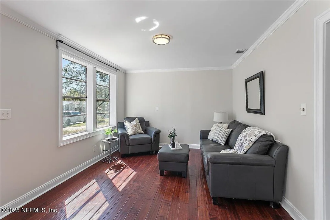 Photo of 1282 MACARTHUR Street