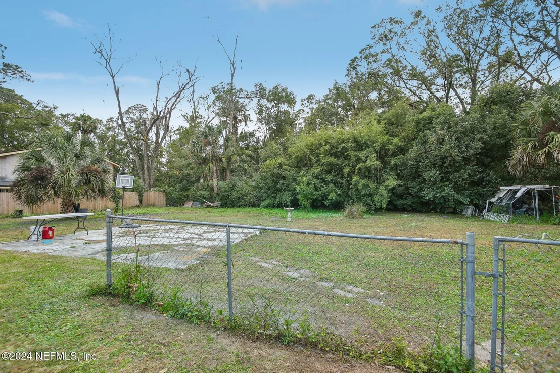 Photo of 5816 MONCRIEF Road