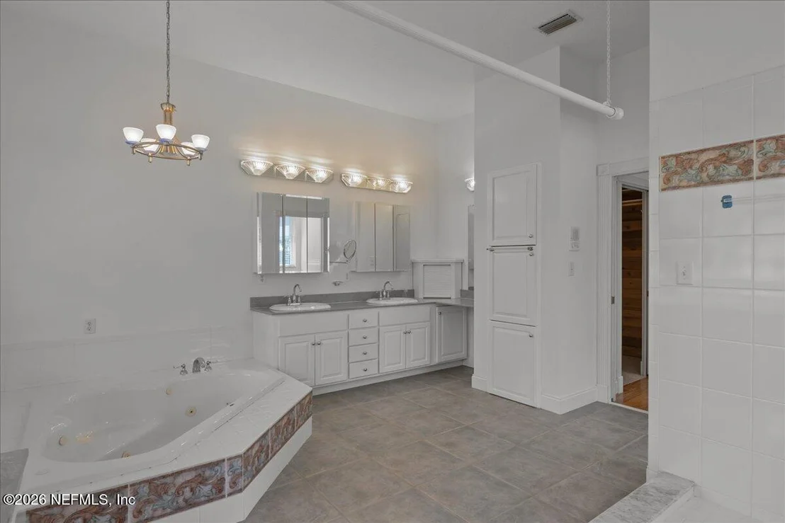 Photo of 533 W RIVER Road