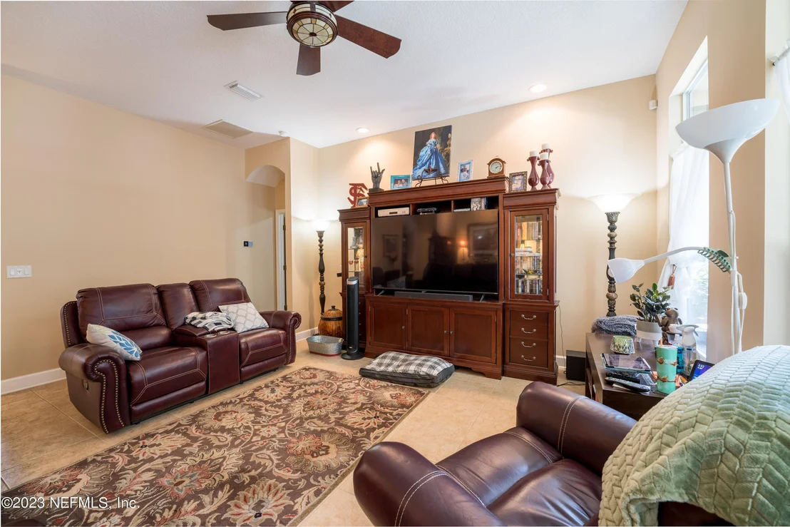 Photo of 933 S FOREST CREEK Drive