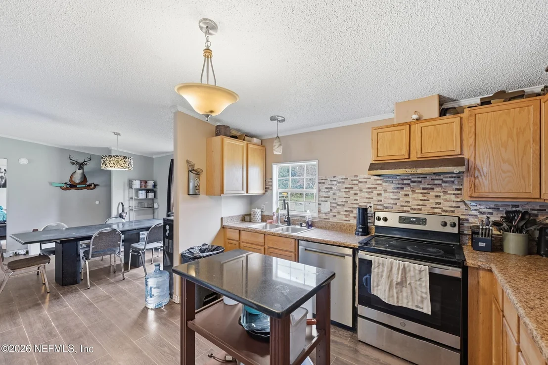 Photo of 85 CURRANT Avenue
