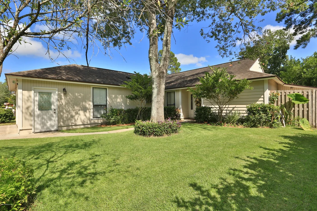 Photo of 4340 QUEENSWAY Drive
