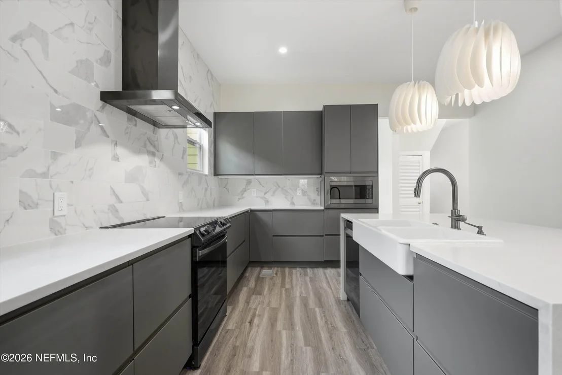 Photo of 348 CHARLOTTE Street