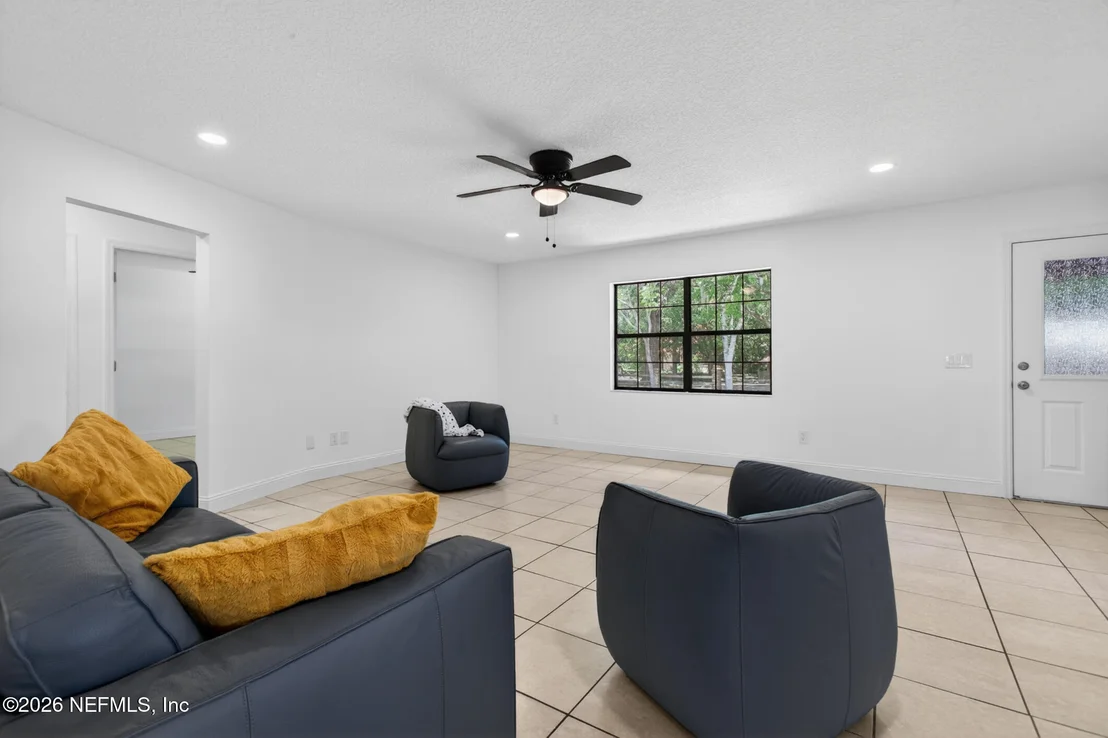 Photo of 407 POMONT Avenue