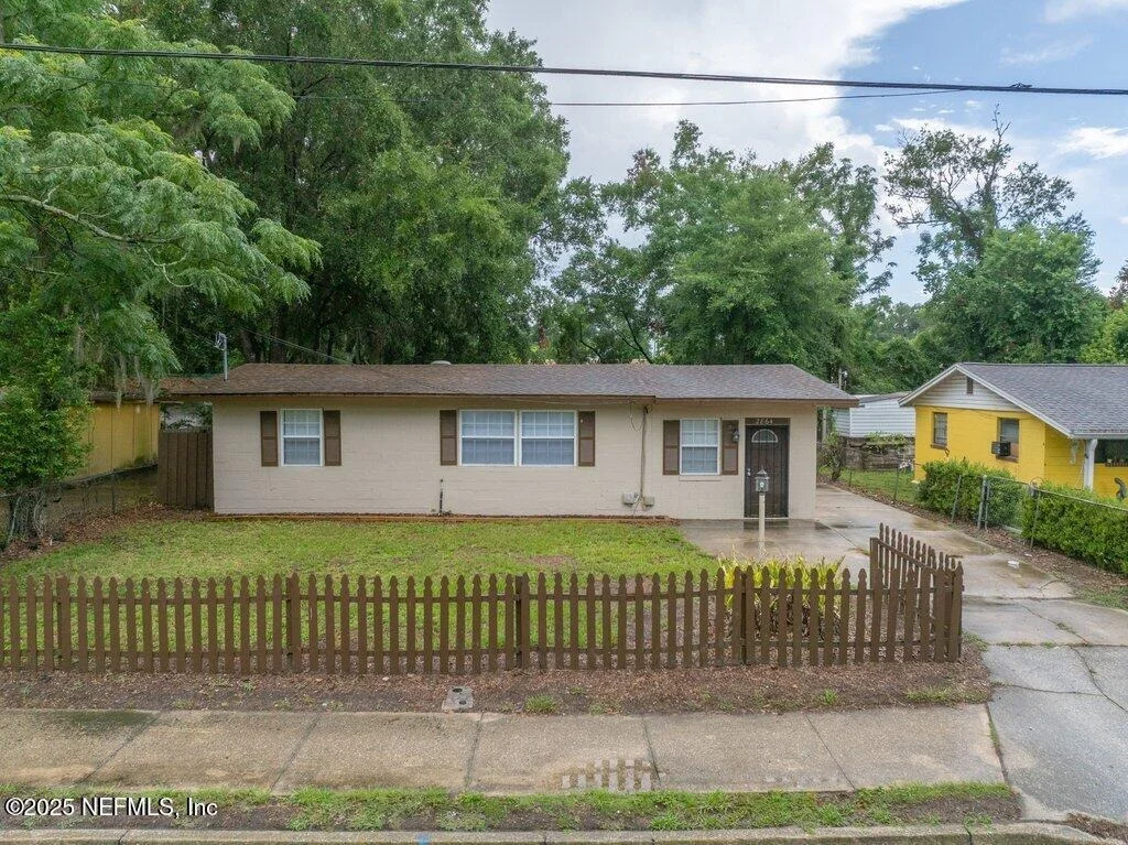 Photo of 2864 LEONID Road