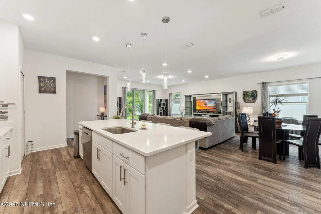 Photo of 120 OAKLEAF Way