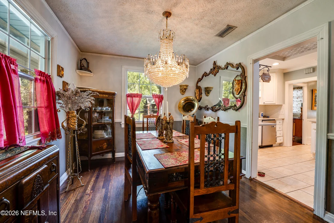 Photo of 1335 AZALEA Drive