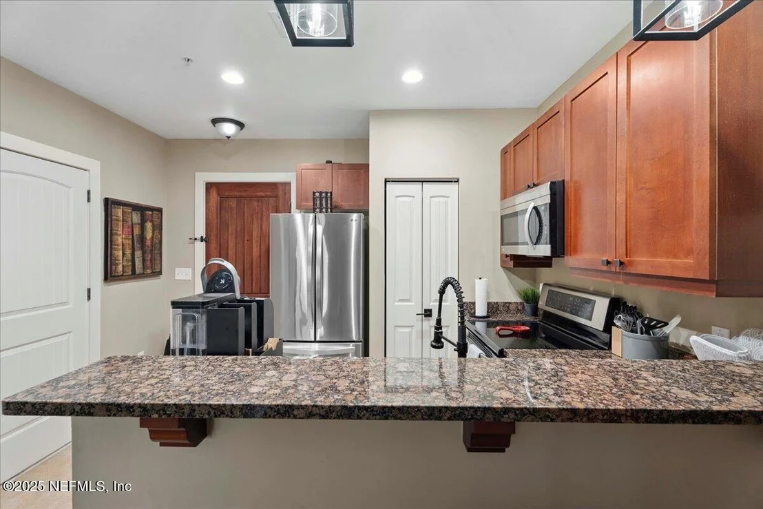 Photo of Unit 302 at 955 REGISTRY Boulevard