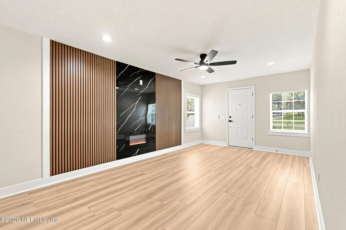 Photo of 5331 N NORTH RIVER Road