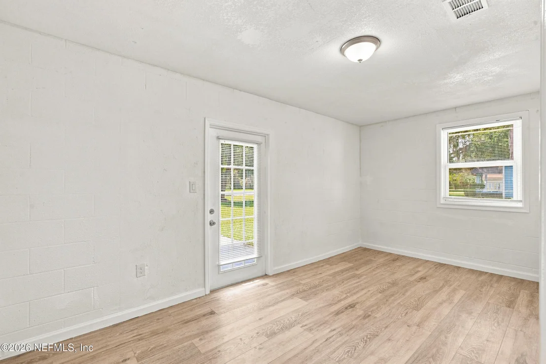 Photo of 3261 TIGER HOLE Road
