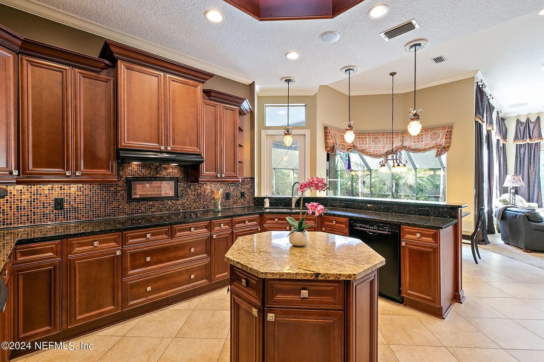 Photo of 329 SUMMERSET Drive