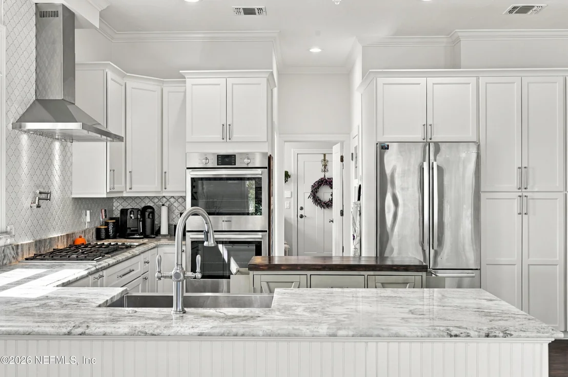 Photo of 500 TURNBERRY Lane