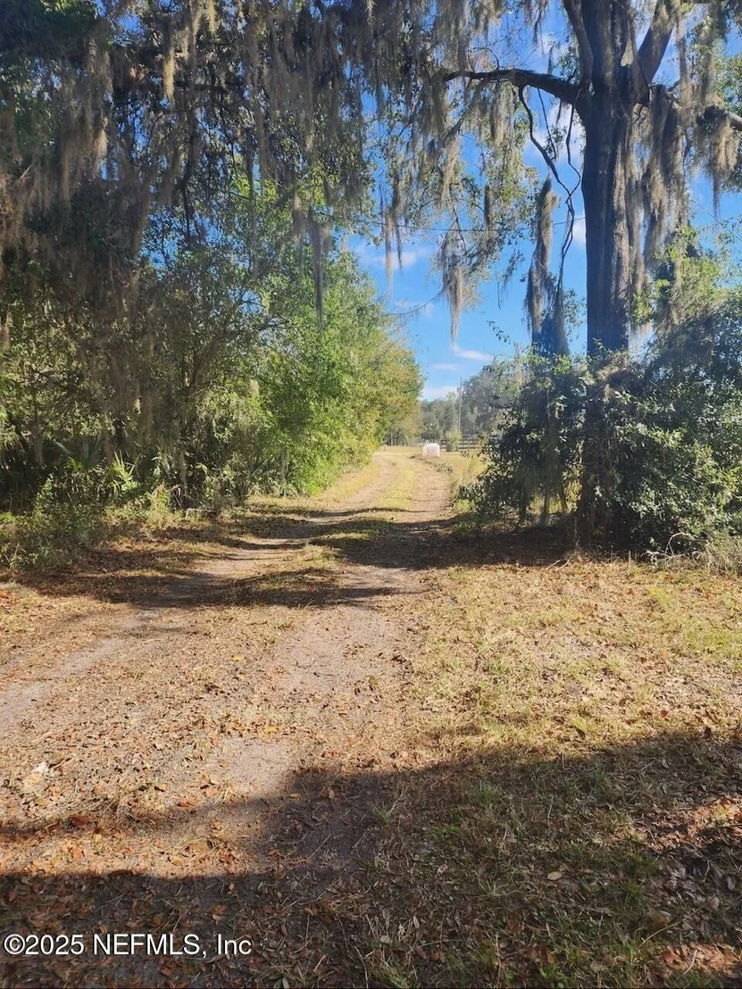 Photo of 201 BEAVER Lane
