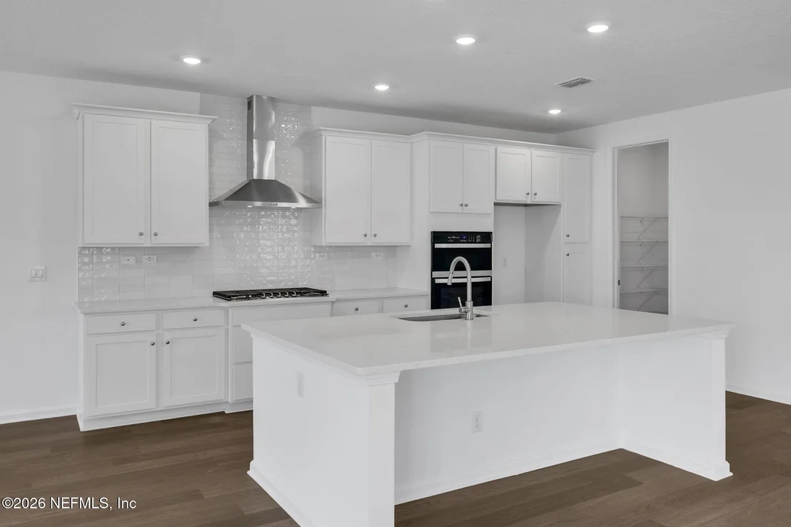 Photo of 565 FARMFIELD Drive
